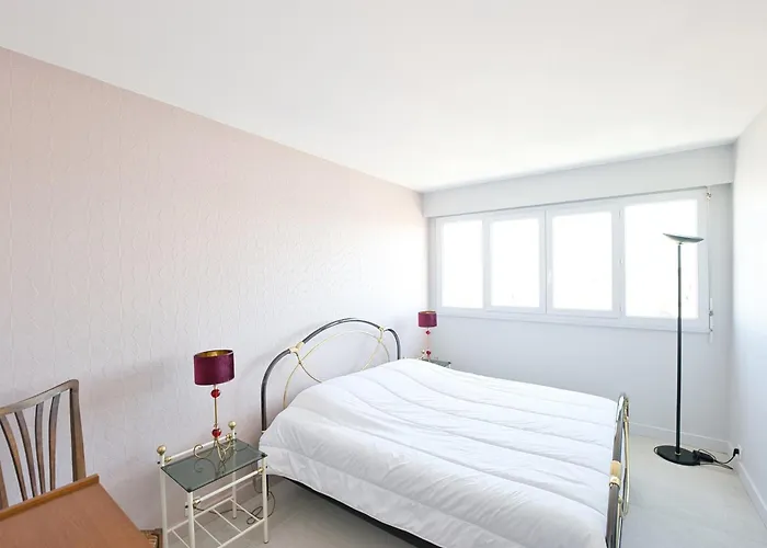 Superbe T3 Face Avec Terrasse, Garage Et Wifi Aux Sables-d'olonne - Fr-1-197-503 *