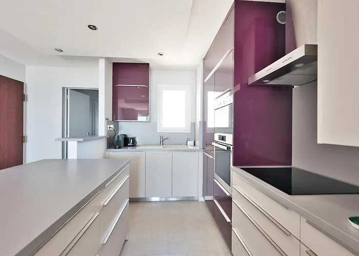 Superbe T3 Face Avec Terrasse, Garage Et Wifi Aux Sables-d'olonne - Fr-1-197-503