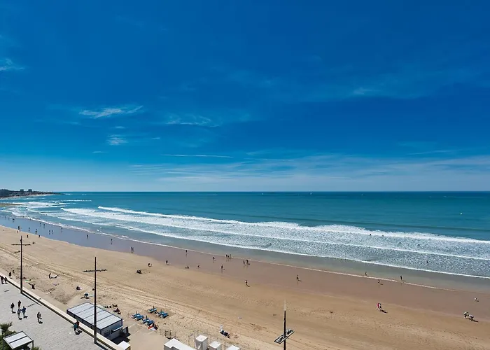 Superbe T3 Face Avec Terrasse, Garage Et Wifi Aux Sables-d'olonne - Fr-1-197-503 *